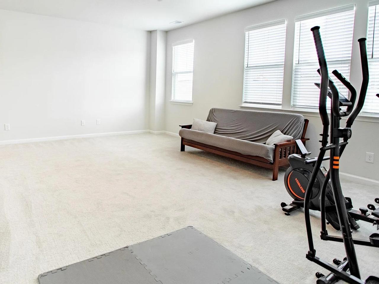 Profile photo 3 of 9