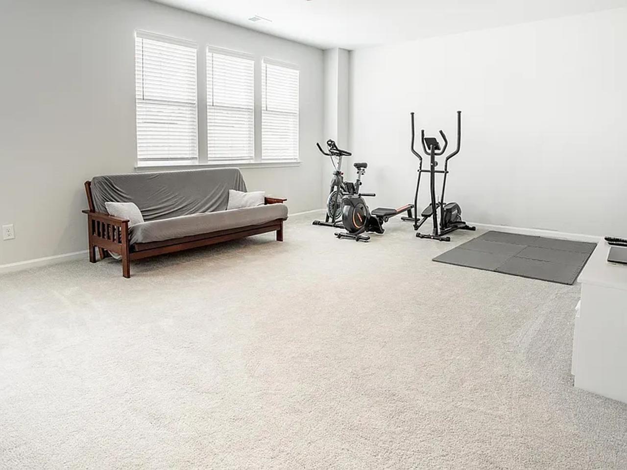 Profile photo 9 of 9