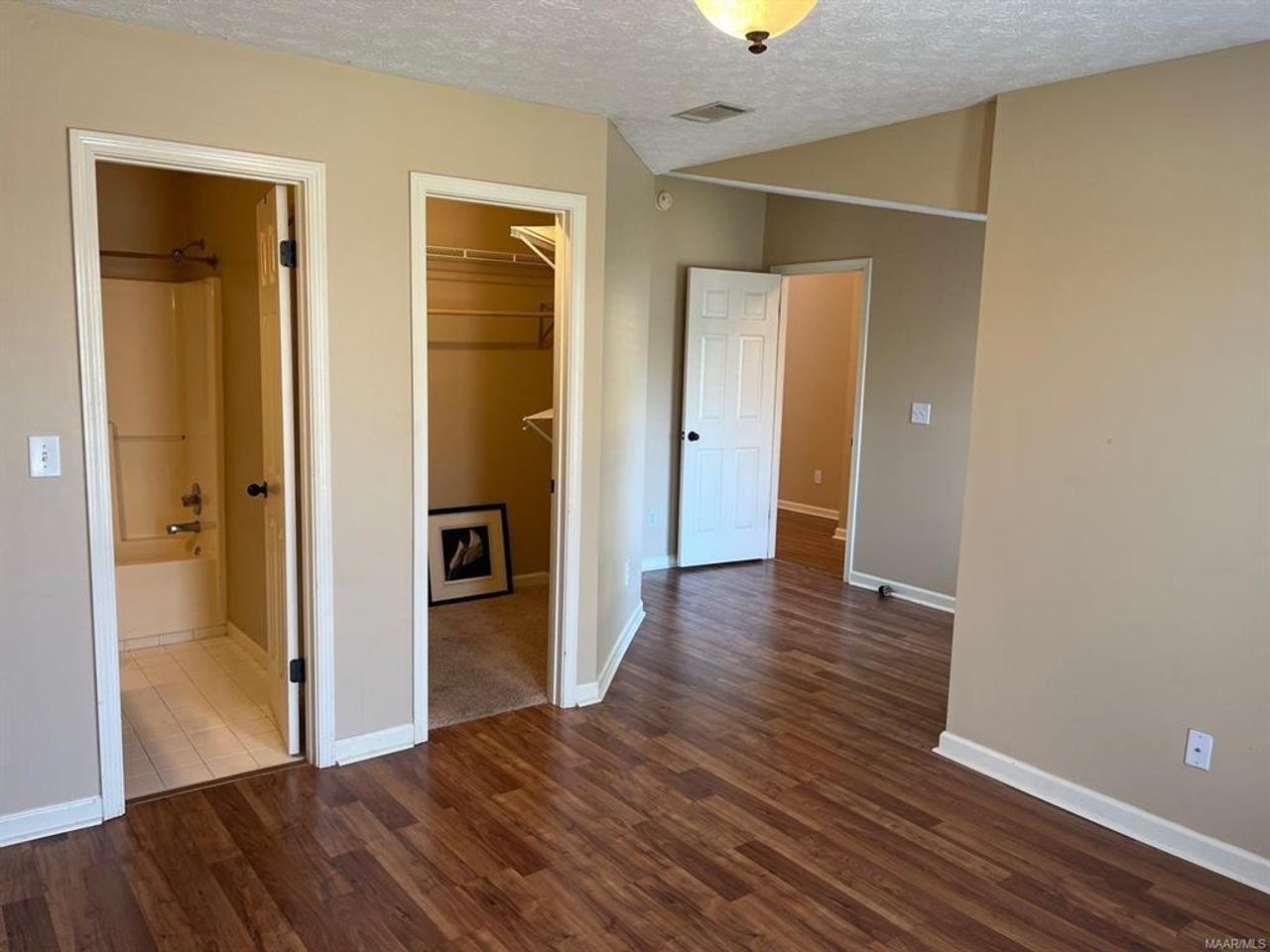 Profile photo 5 of 11