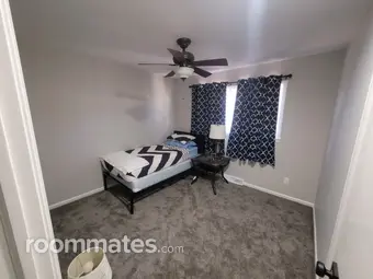 Room for rent in Overland Park, KS $1000, house