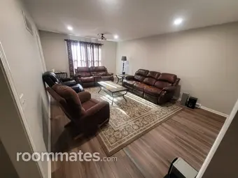 Room for rent in Overland Park, KS $1000, house