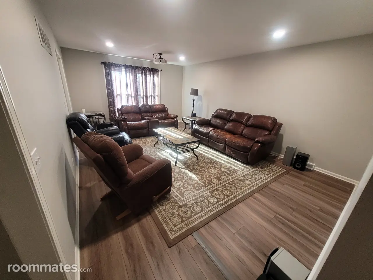 Profile photo 3 of 4