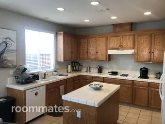 Room for rent in Sacramento, CA $950, house