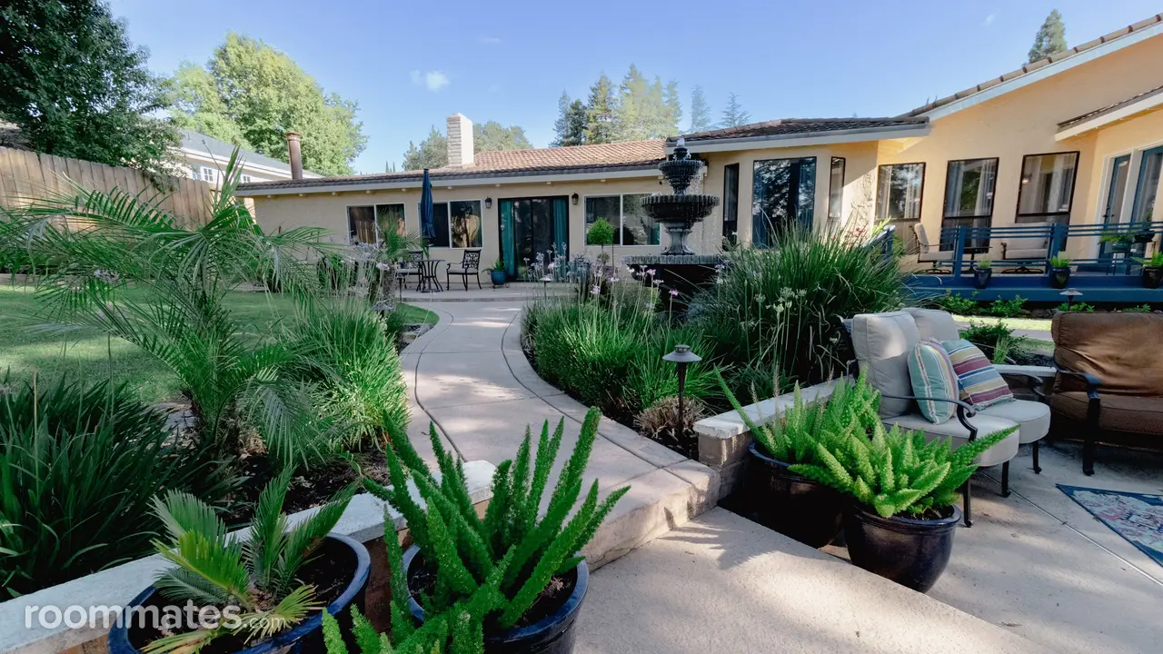 Profile photo 3 of 6