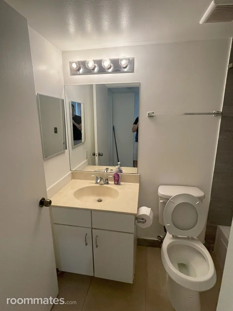 Profile photo 7 of 12