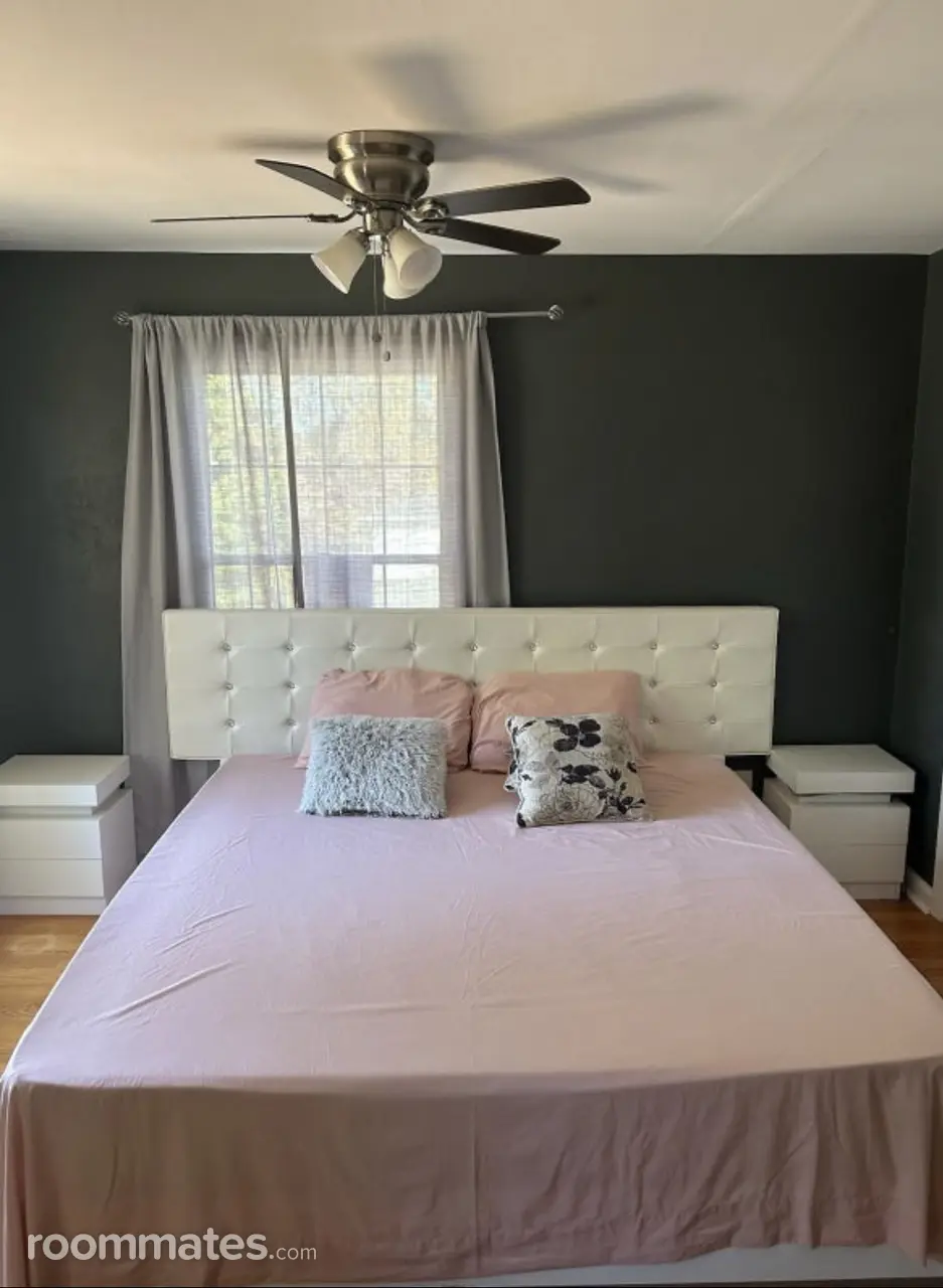 Profile photo 1 of 11