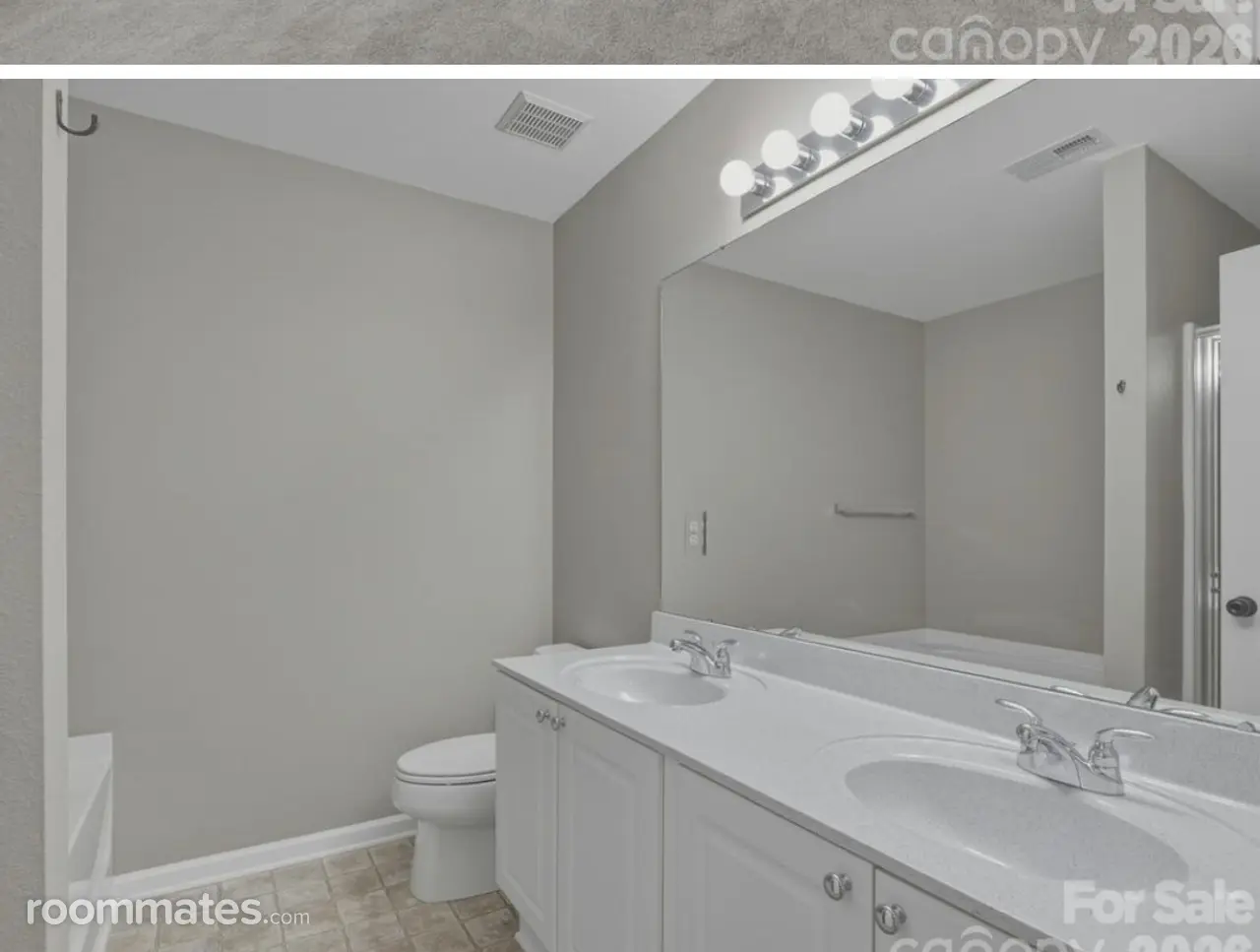 Profile photo 11 of 14