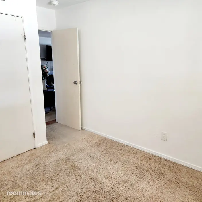 Room for rent in Corona, CA $700, house