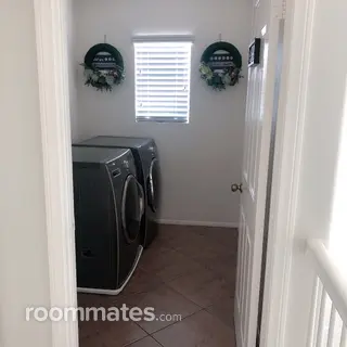 Room for rent in Lake Elsinore, CA $950, house