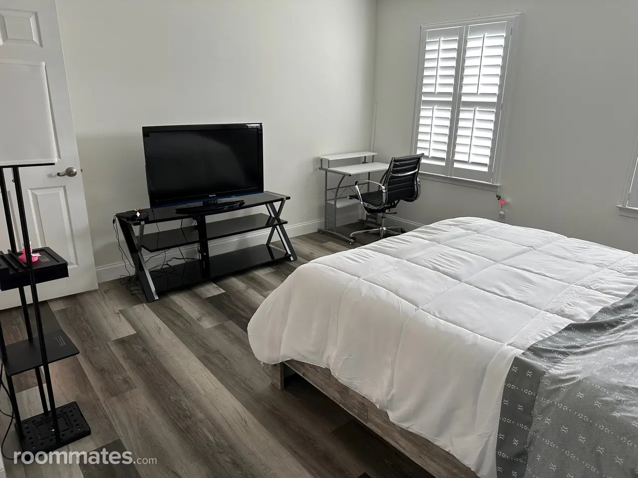 Profile photo 4 of 17