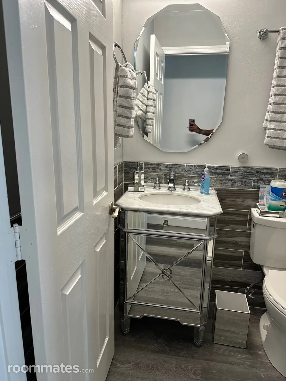 Profile photo 9 of 17