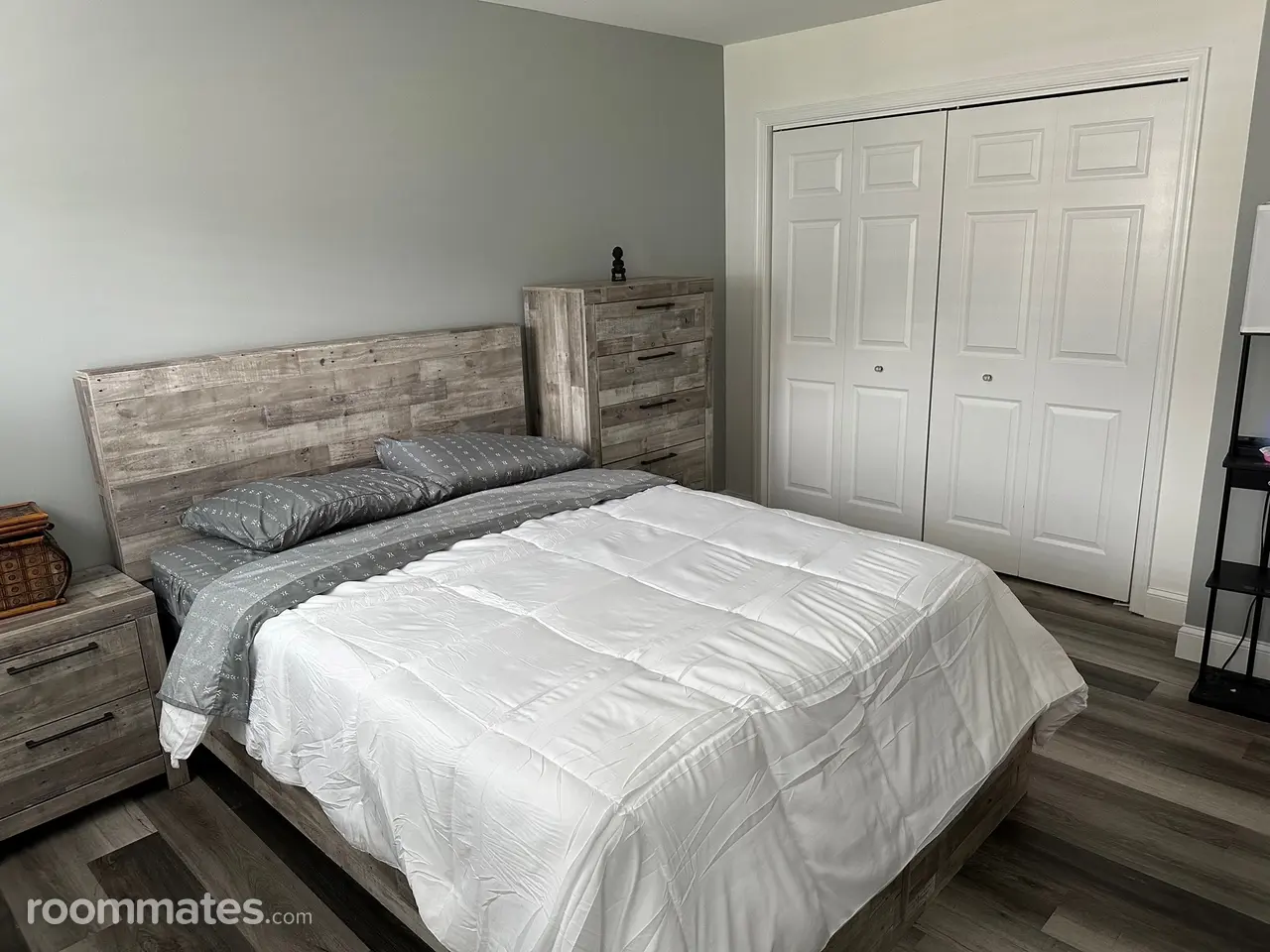 Profile photo 16 of 17