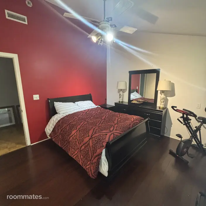 Room for rent in Bethany, CT $1000, house