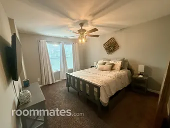 Room for rent in Indianapolis, IN $1000, house