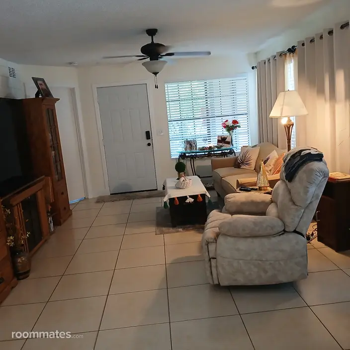 Room for rent in Altamonte Springs, FL $950, condo
