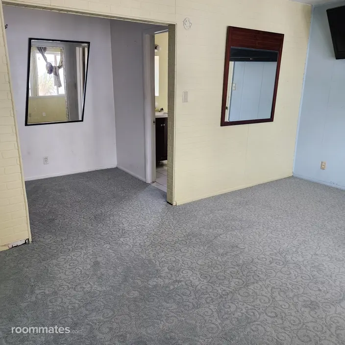 Room for rent in Long Beach, CA $900, house