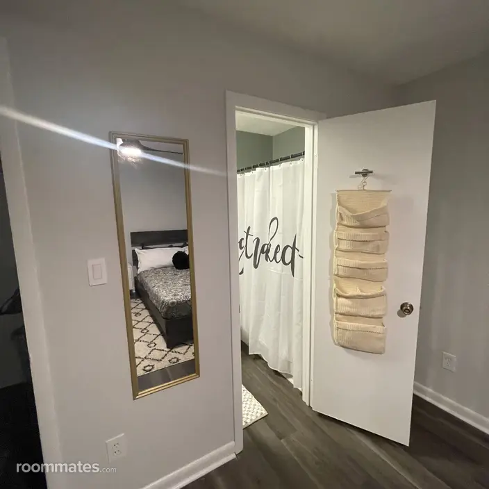 Room for rent in Raleigh, NC $1200, condo