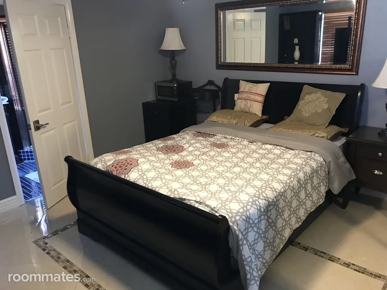 Profile photo 1 of 7