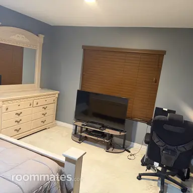 Room for rent in Woodland Hills, CA $1750, house