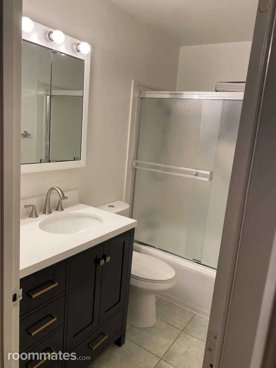 Profile photo 3 of 9