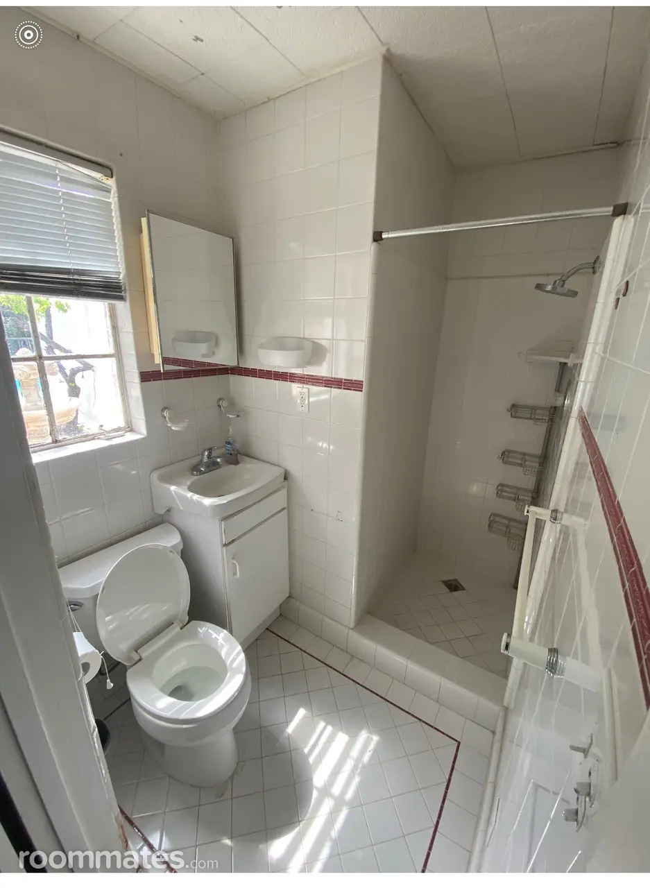 Profile photo 5 of 8