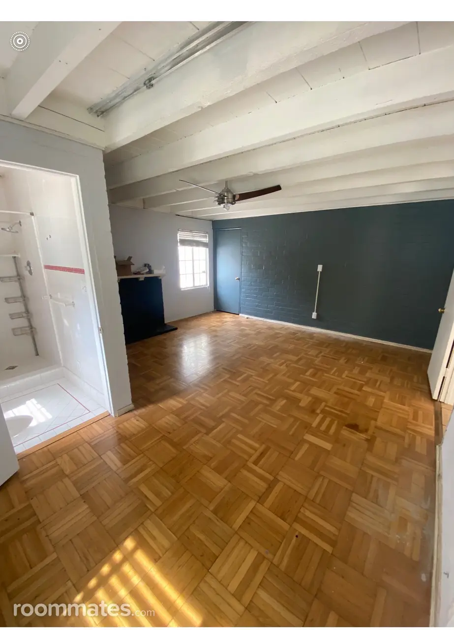 Profile photo 4 of 8