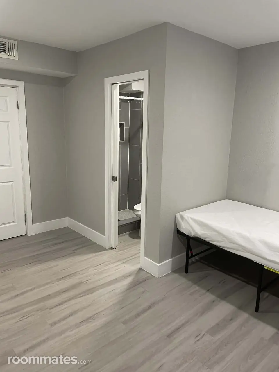 Profile photo 3 of 9