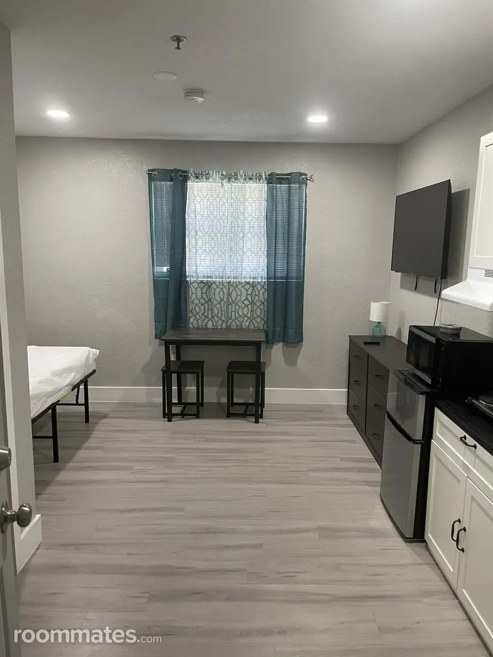 Profile photo 1 of 9