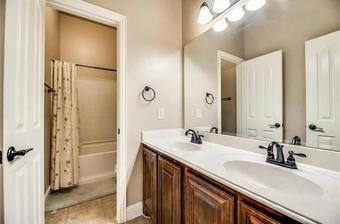 Room for rent in Crowley, TX $850, house