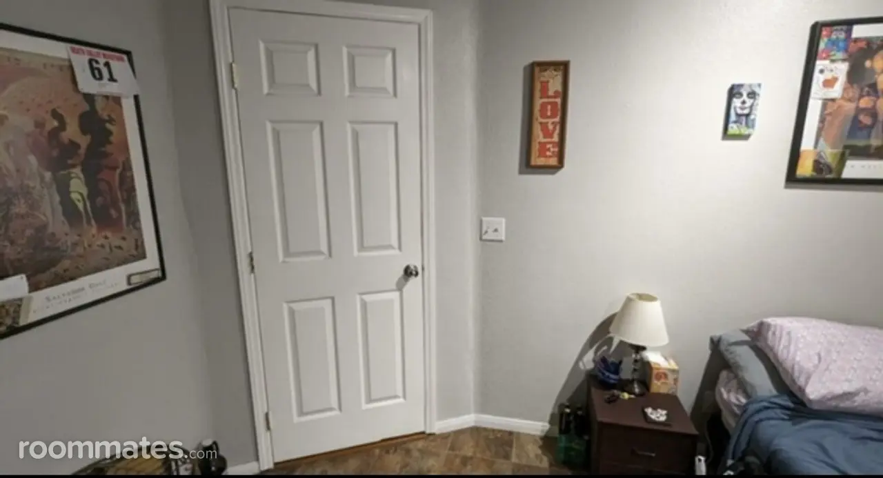 Profile photo 4 of 8