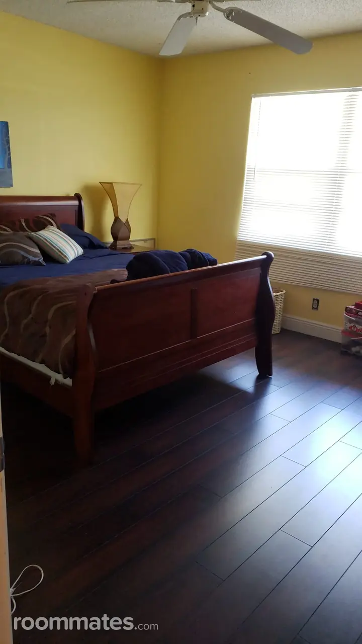 Profile photo 10 of 18