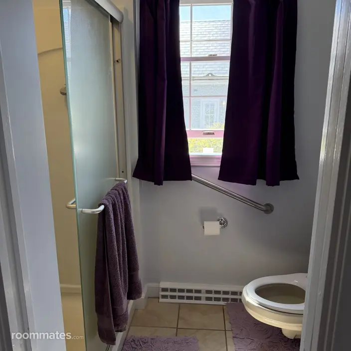 Room for rent in Cape Elizabeth, ME $1250, house