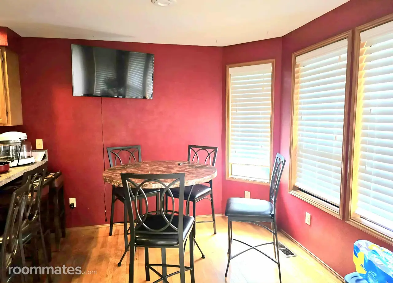 Profile photo 3 of 10