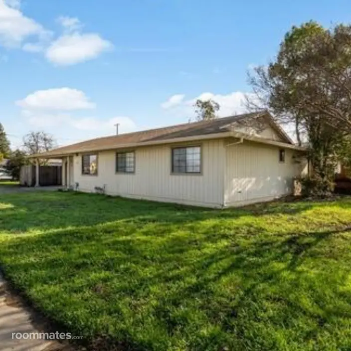 Room for rent in Sacramento, CA $1000, house