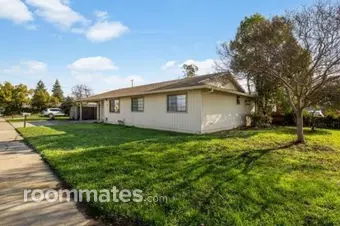 Room for rent in Sacramento, CA $1000, house