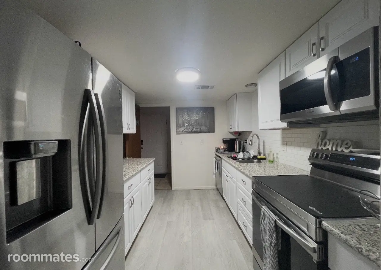 Profile photo 3 of 8