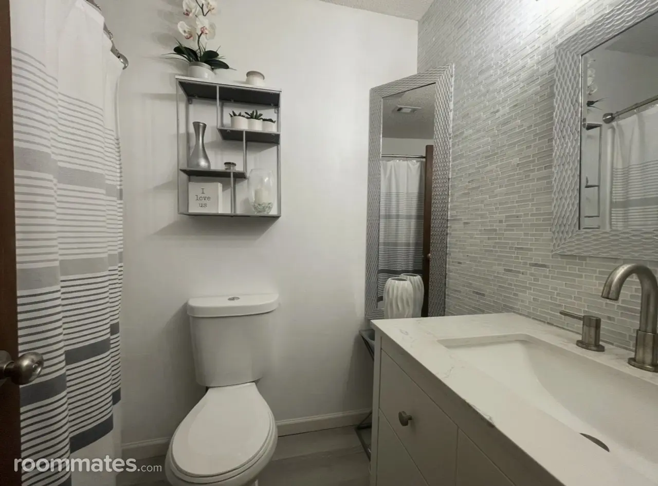 Profile photo 7 of 8