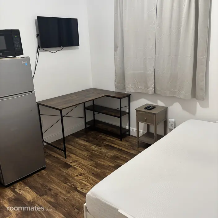 Room for rent in Dania Beach, FL $1000, townhouse