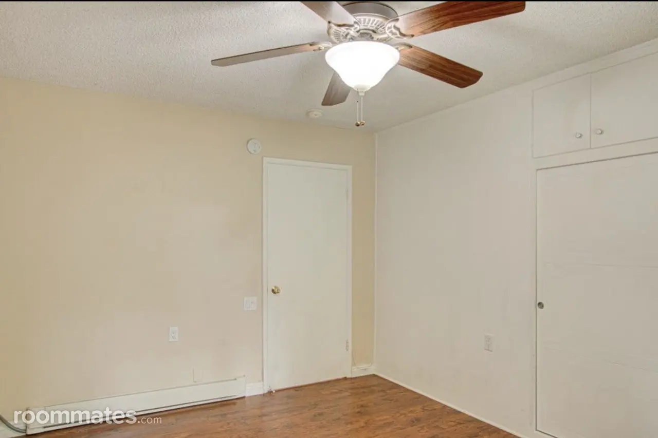 Profile photo 3 of 14