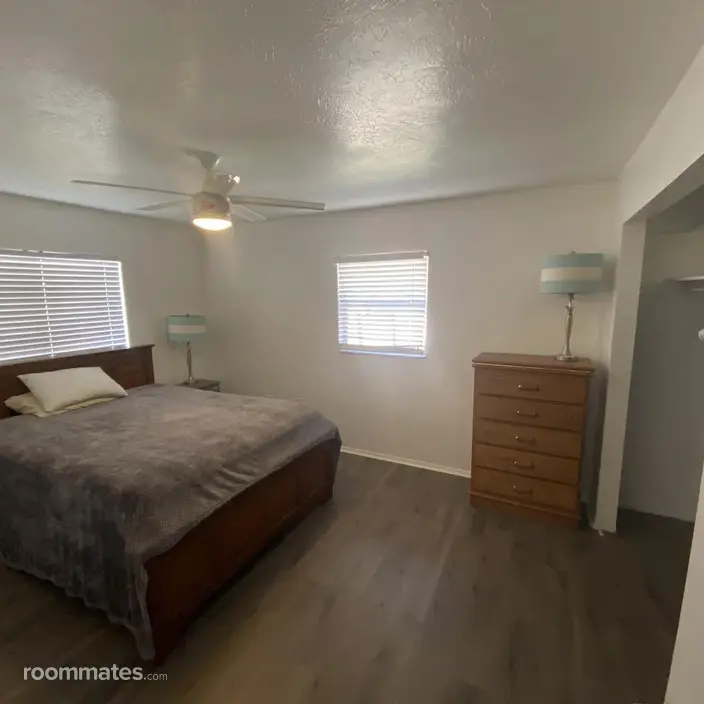 Room for rent in Sarasota, FL $950, house