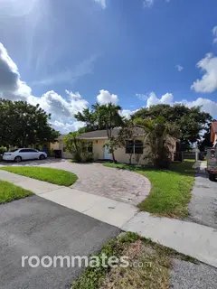 Room for rent in North Lauderdale, FL $1300, house