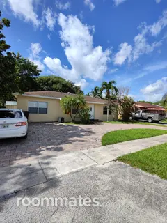 Room for rent in North Lauderdale, FL $1300, house
