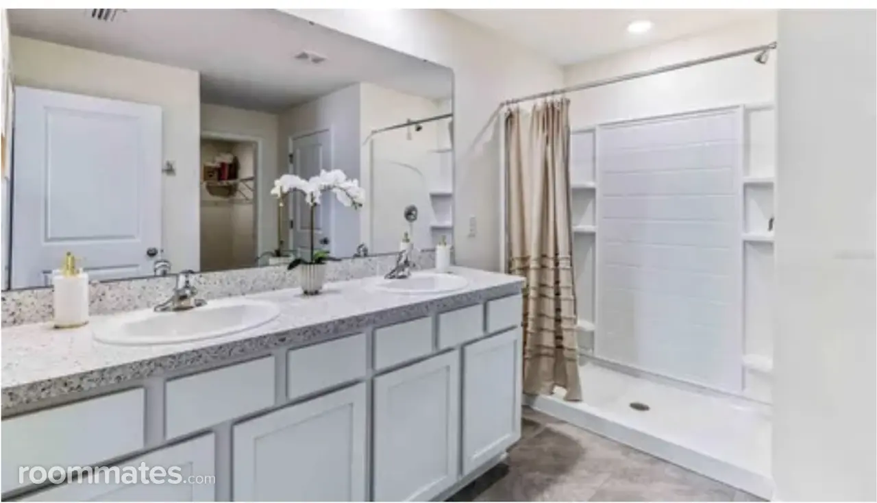 Room for rent in Sun City Center, FL $1500, house