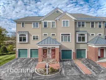 Room for rent in Manchester, NH $1400, townhouse