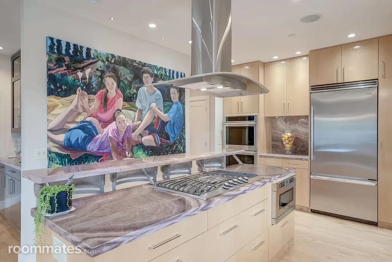 Profile photo 7 of 11