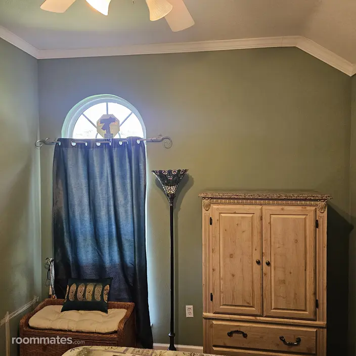 Room for rent in Ocean Springs, MS $900, house