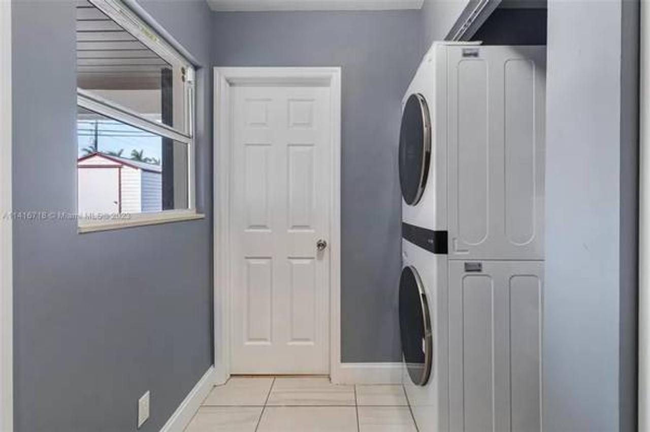 Profile photo 3 of 4