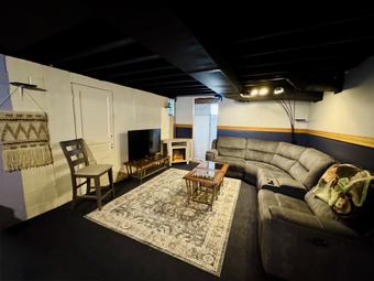 Room for rent in Lansing, MI $900, house