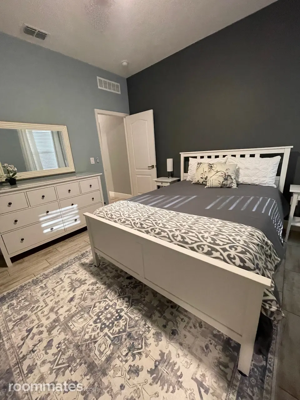 Profile photo 9 of 10