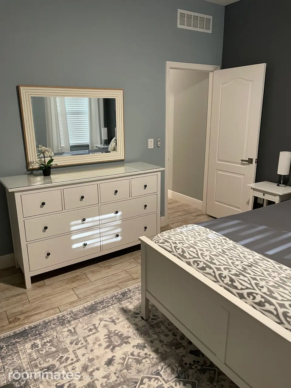 Profile photo 6 of 10